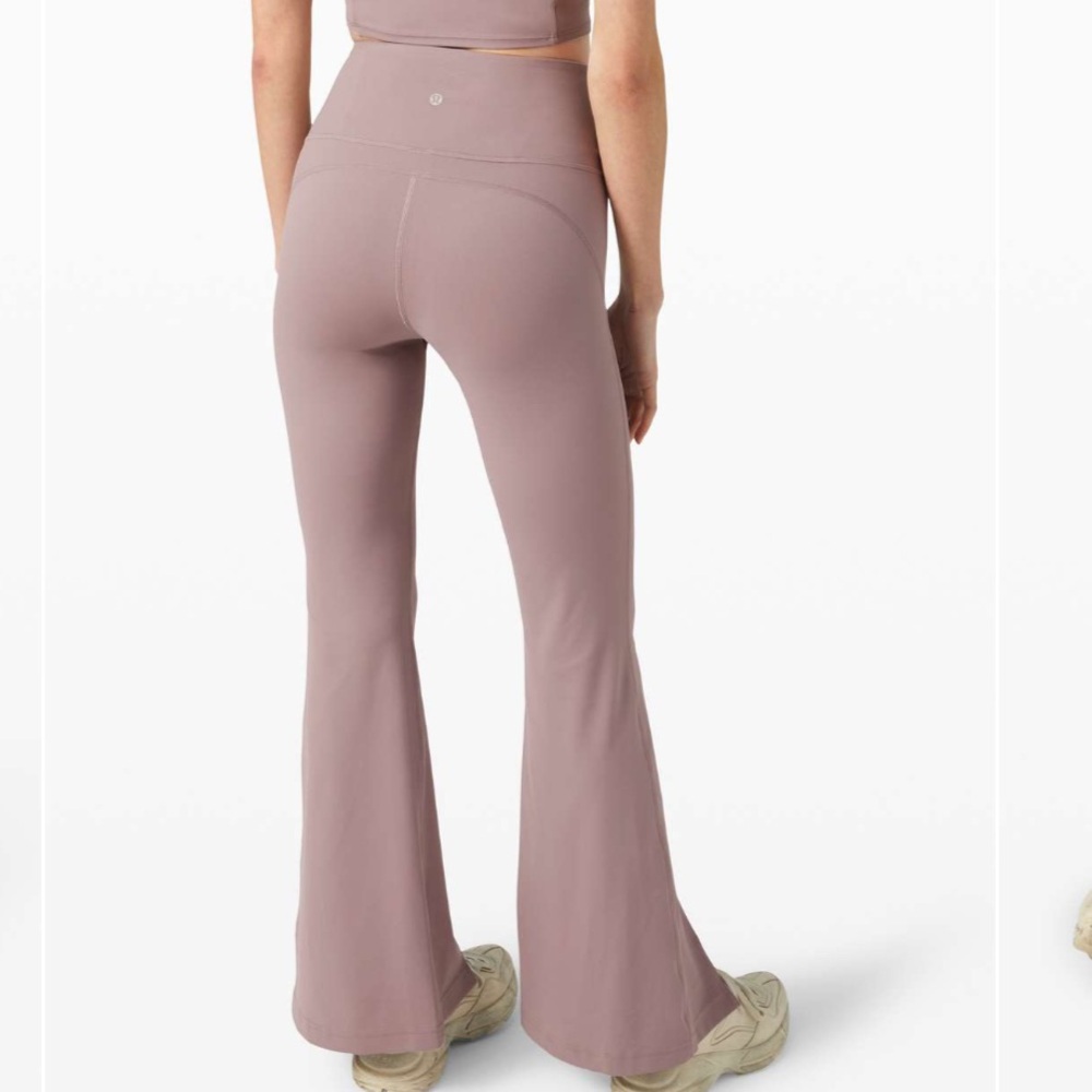 Lululemon In the Groove Flare Pant
Violet Verbena
